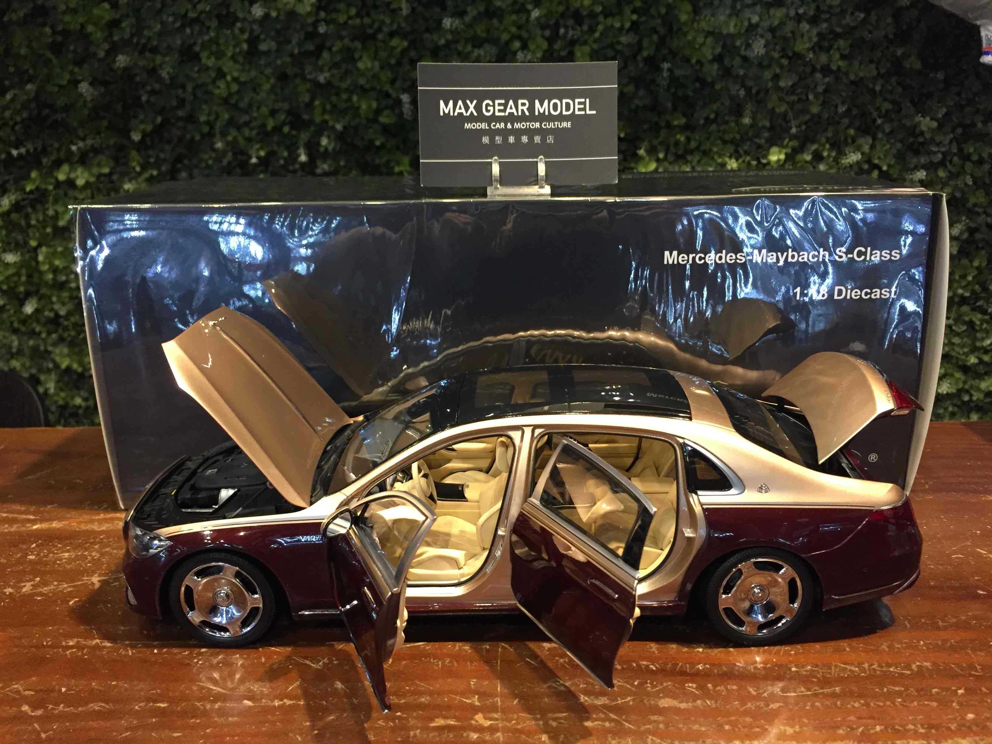 1/18 Almost Real Mercedes-Maybach S-Class 2021 820122【MGM】