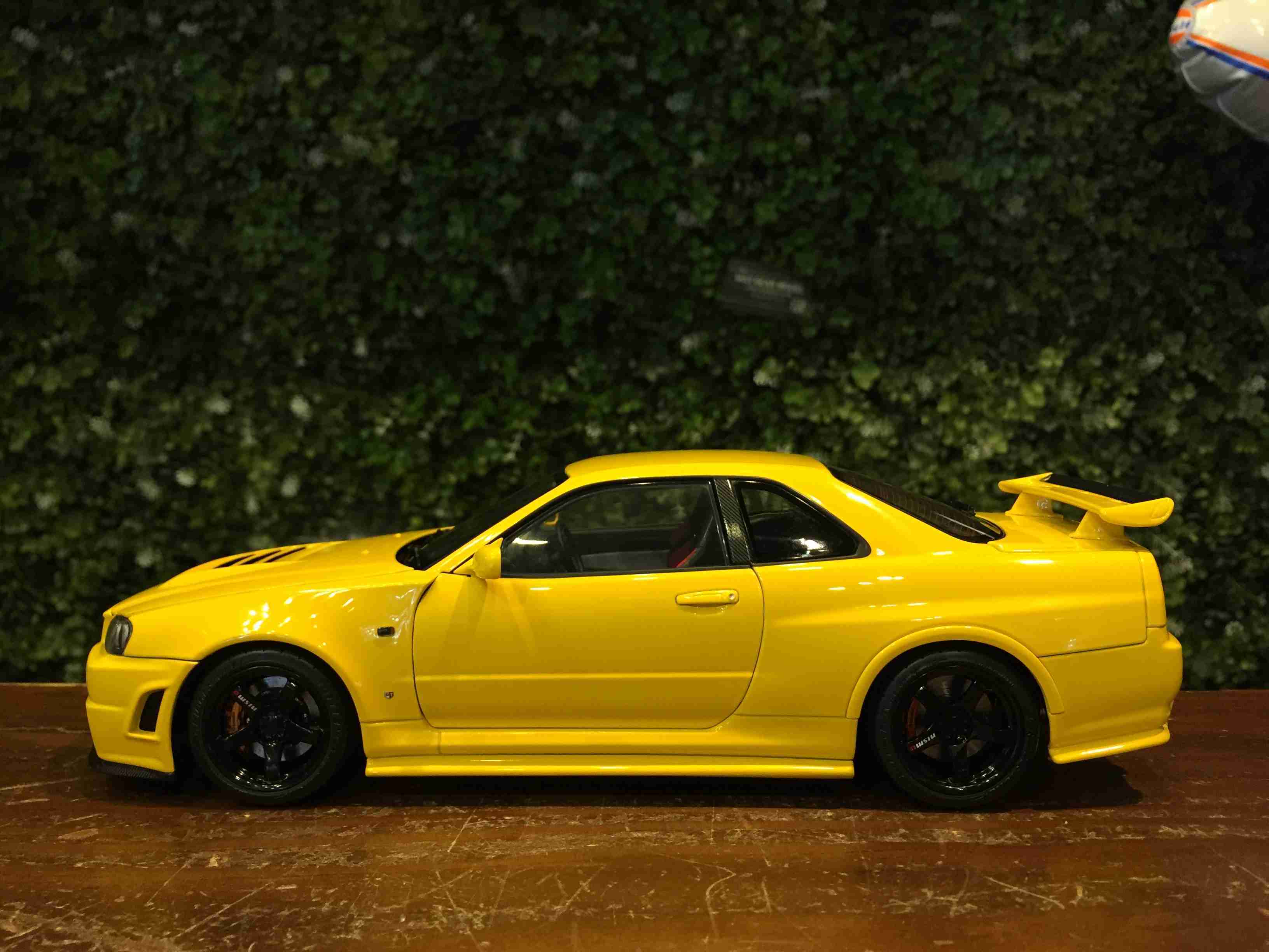1/18 Motorhelix Nissan Skyline GT-R (R34) Yellow M83412【MGM】
