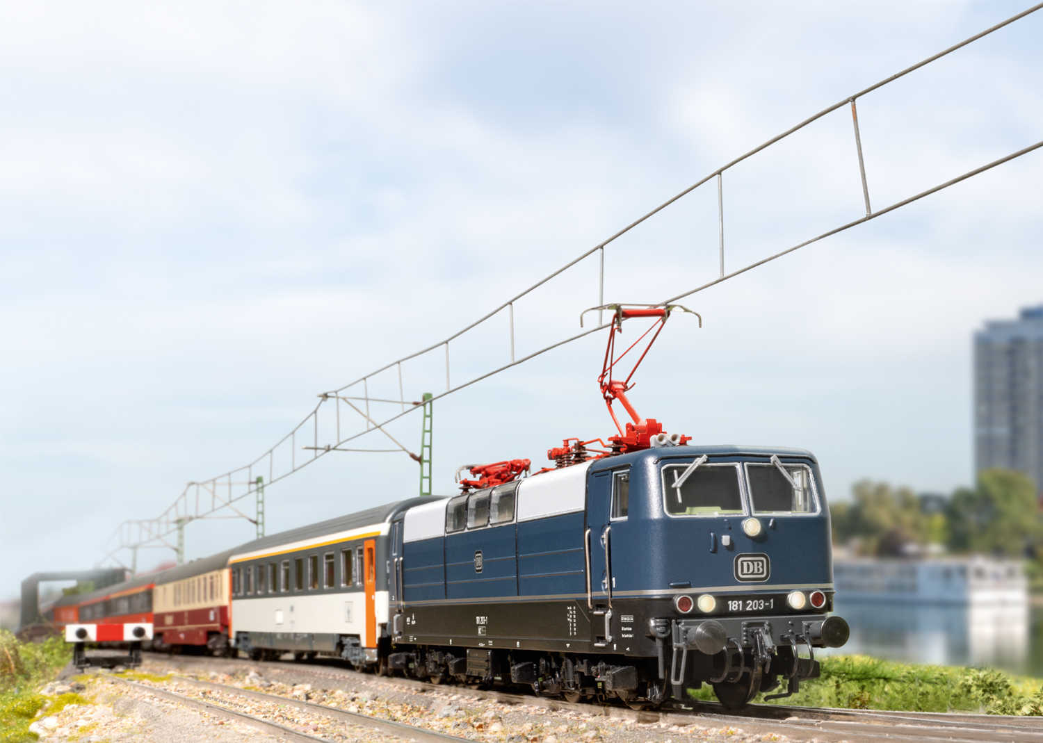 Mini 預購中 Trix 25181 HO規 class 181.2 數位音效電車