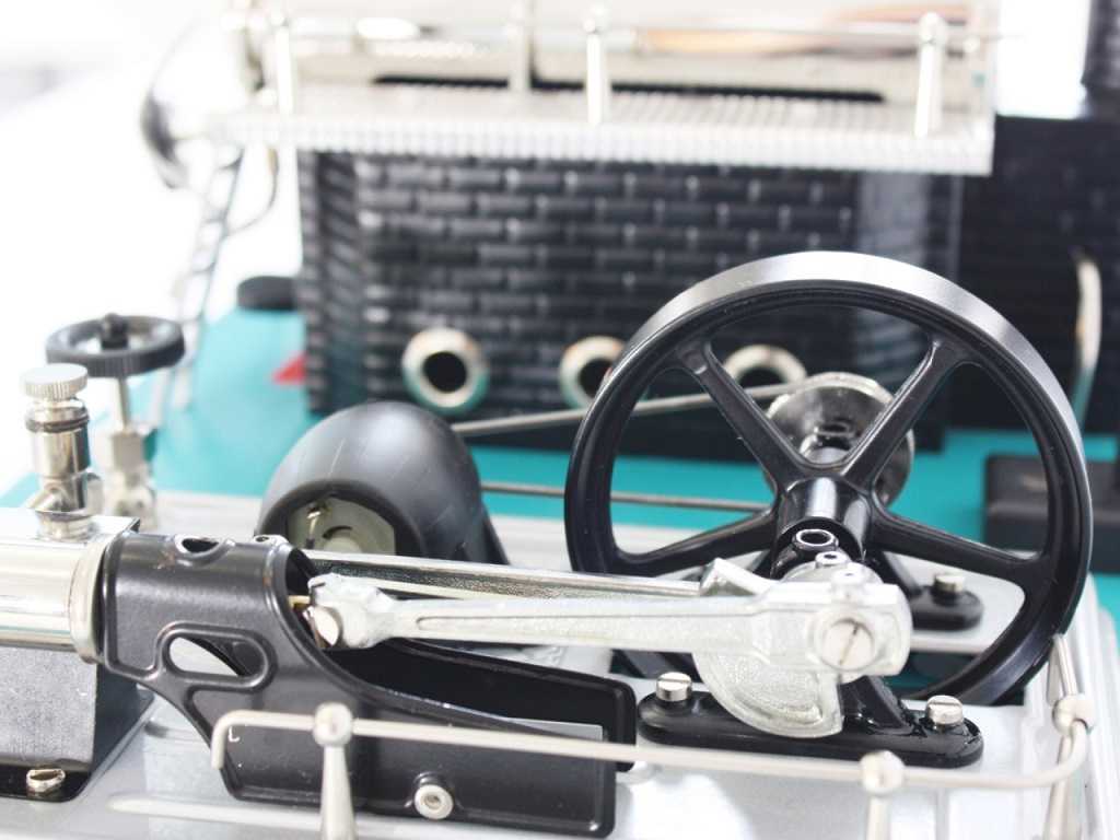 Mini 現貨 Wilesco 00018 D18 Steam Engine 蒸汽機引擎.冒煙.有電燈