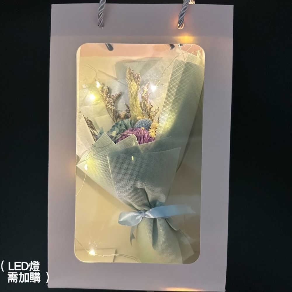 小7新出這款！ 完整鳳梨果肉調酒 而且是韓國黑白大廚呂敬來主廚親自研發，酒精濃度比真果實檸檬再低一些6.5％我覺得更順口很喜歡～～ _  ▫️韓國真果實鳳梨Highball調酒💰169 現在有特價3瓶85折唷 _ 🍴  一打開就有鳳梨果肉飄上來，喝起來是清新鳳梨果香還有一咪咪的荔枝香氣，酸酸甜甜加上酒精濃度沒那麼高，酒味也會低些我很喜歡🤤如果真的覺得6.5％太濃的話我推薦可以加點紅茶！我有另外調紅茶也..., image size:1000x1000