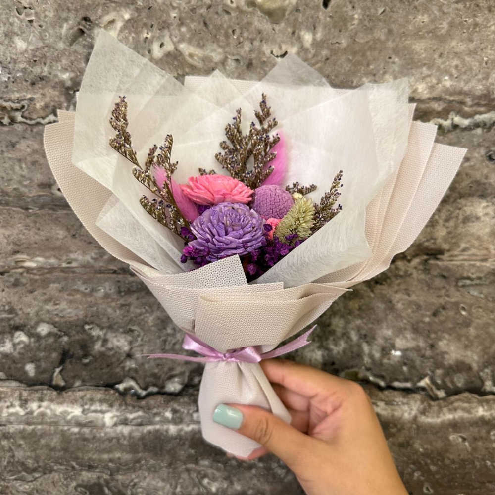 【A-ONE】仿真小花束 通草玫瑰花 畢業永生花束 粉紫不凋花束 太陽索拉花 索拉花藝 浮游花 小花束 乾燥花束