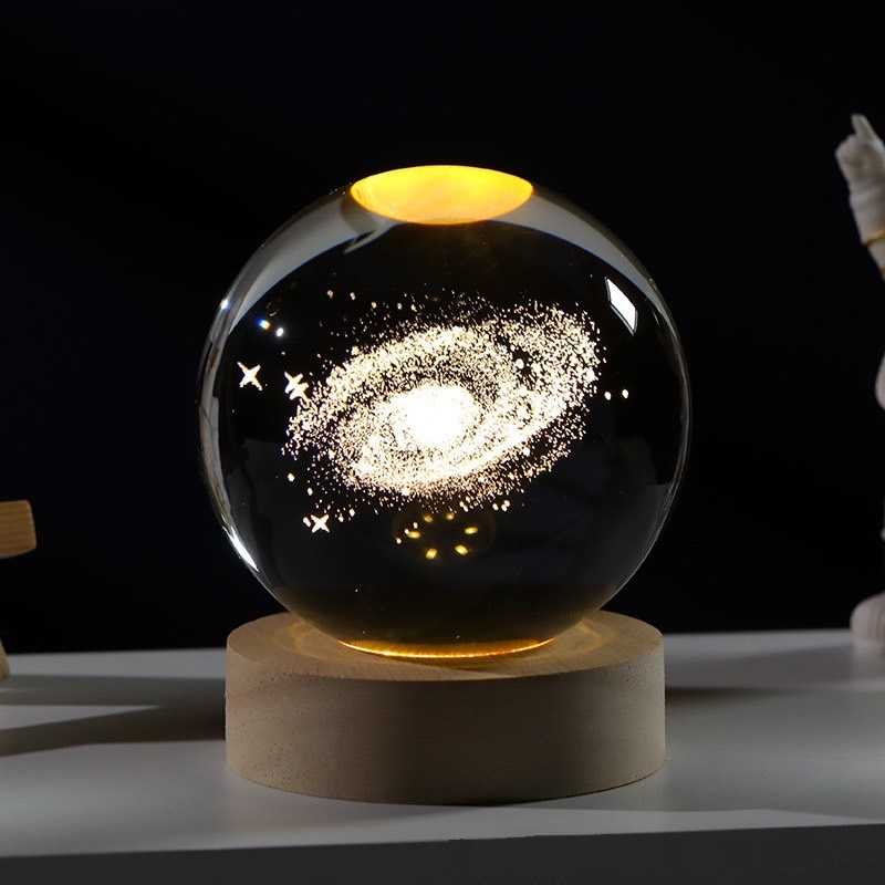 【All Splendid】宇宙 銀河系 3D雕刻水晶球 發光水晶球 小夜燈 木底座 桌面 水晶球擺飾 LED七彩燈