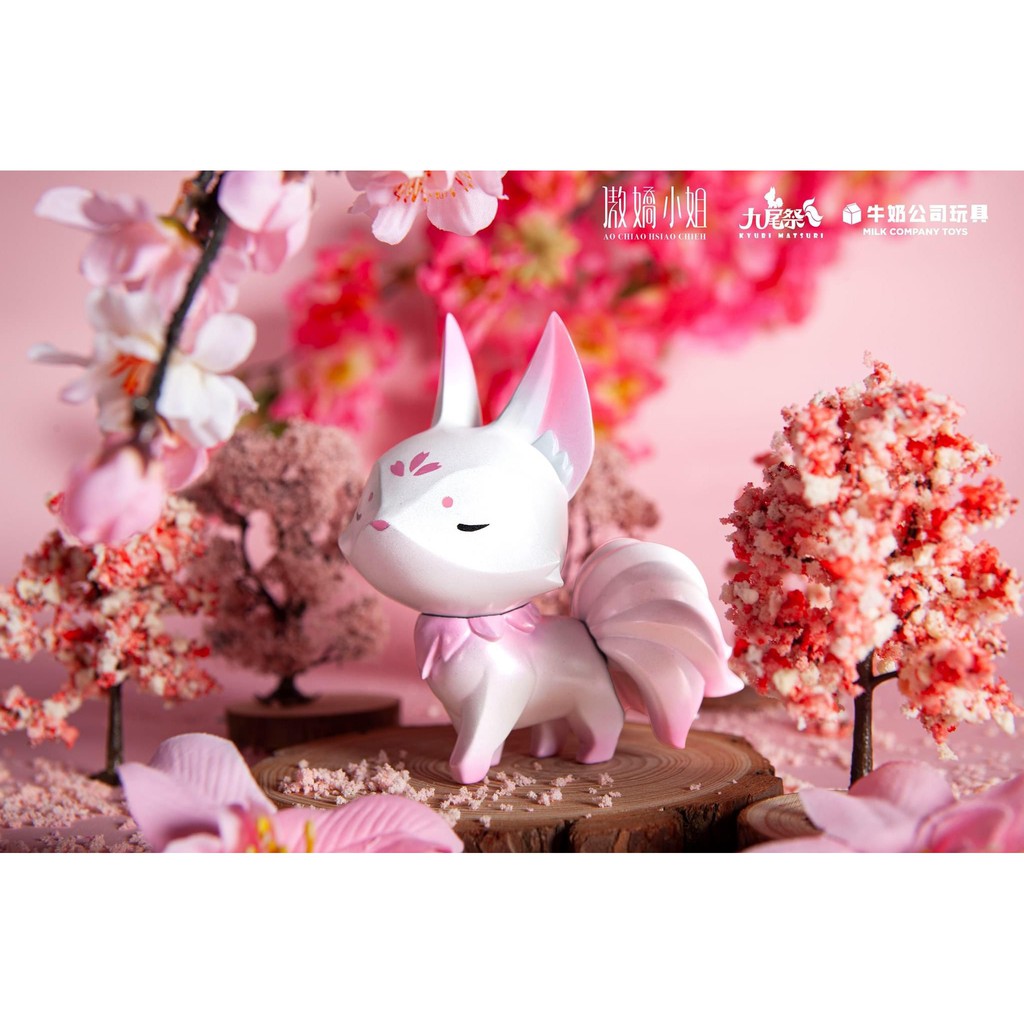 【⚜️FLY OUT⚜️】『現貨』九尾狐 櫻花 傲嬌九尾 小姐 公仔 Milk Company Toys 牛奶公司 《現貨傲嬌九尾狐小姐》