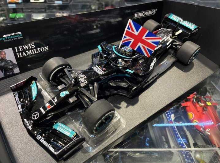 吉華科技@ 1/18 Minichamps 110211144 MERCEDES-AMG W12 HAMILTON