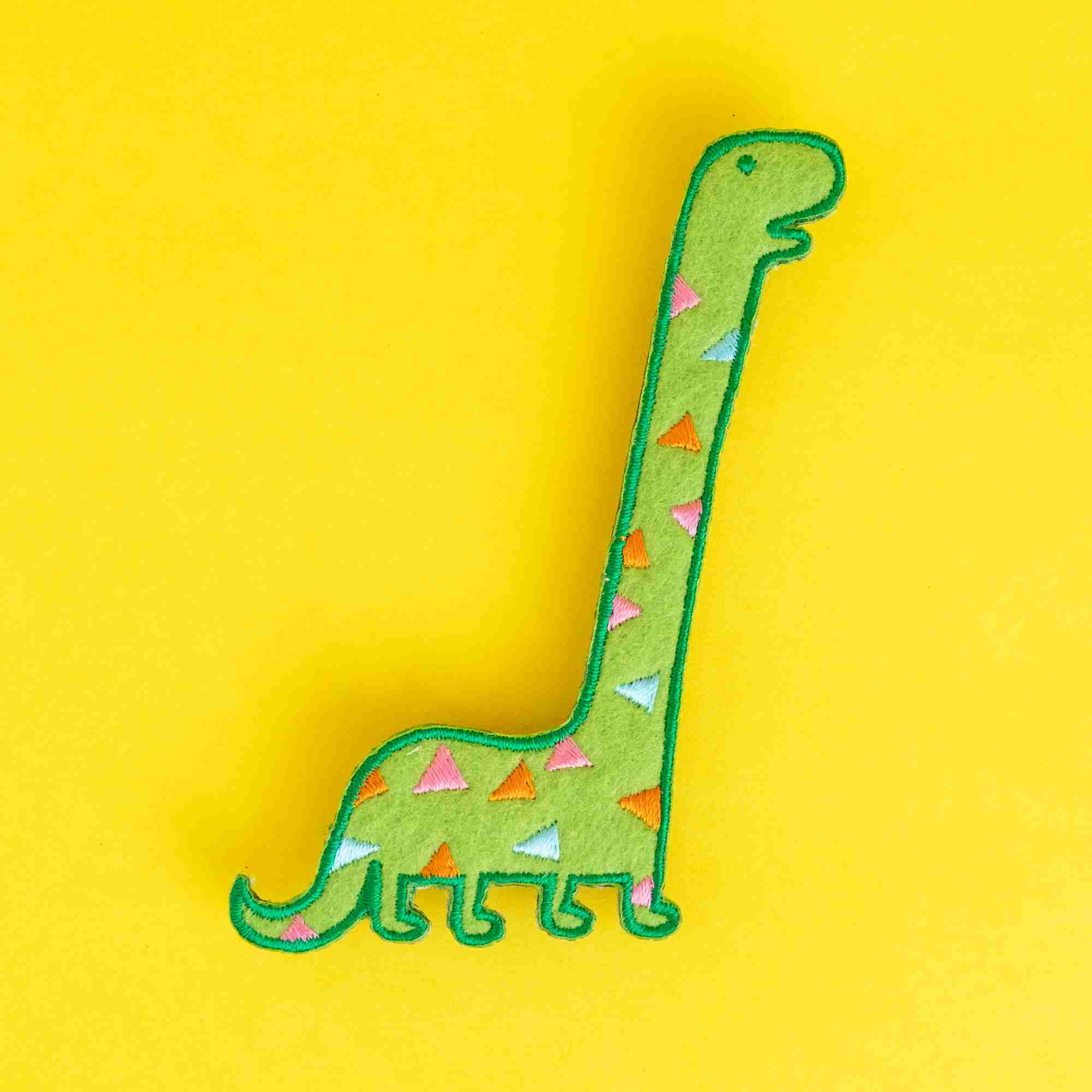 輪播商品：雷龍刺繡別針