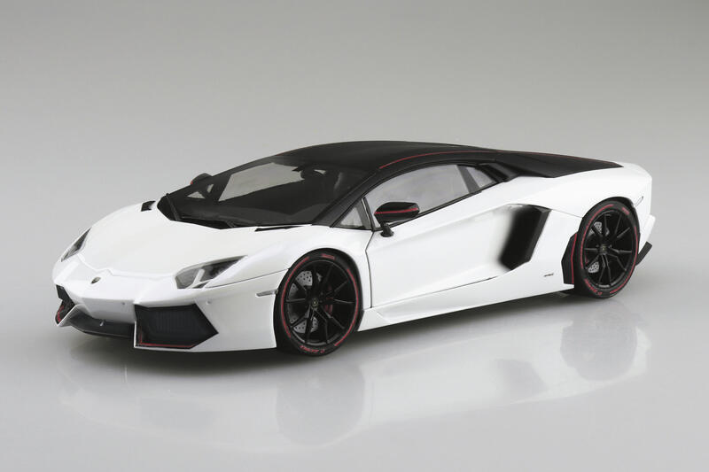 【高雄冠軍】8月預購 青島 組裝模型 1/24 14年款 藍寶堅尼 Aventador Pirelli 免訂金0526