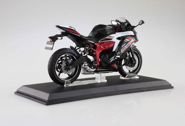 【高雄冠軍】24年9月預購 青島 1/12 機車 完成品 川崎 Ninja ZX-25R 火花黑 x 星塵白