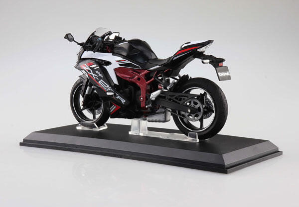 【高雄冠軍】24年9月預購 青島 1/12 機車 完成品 川崎 Ninja ZX-25R 火花黑 x 星塵白