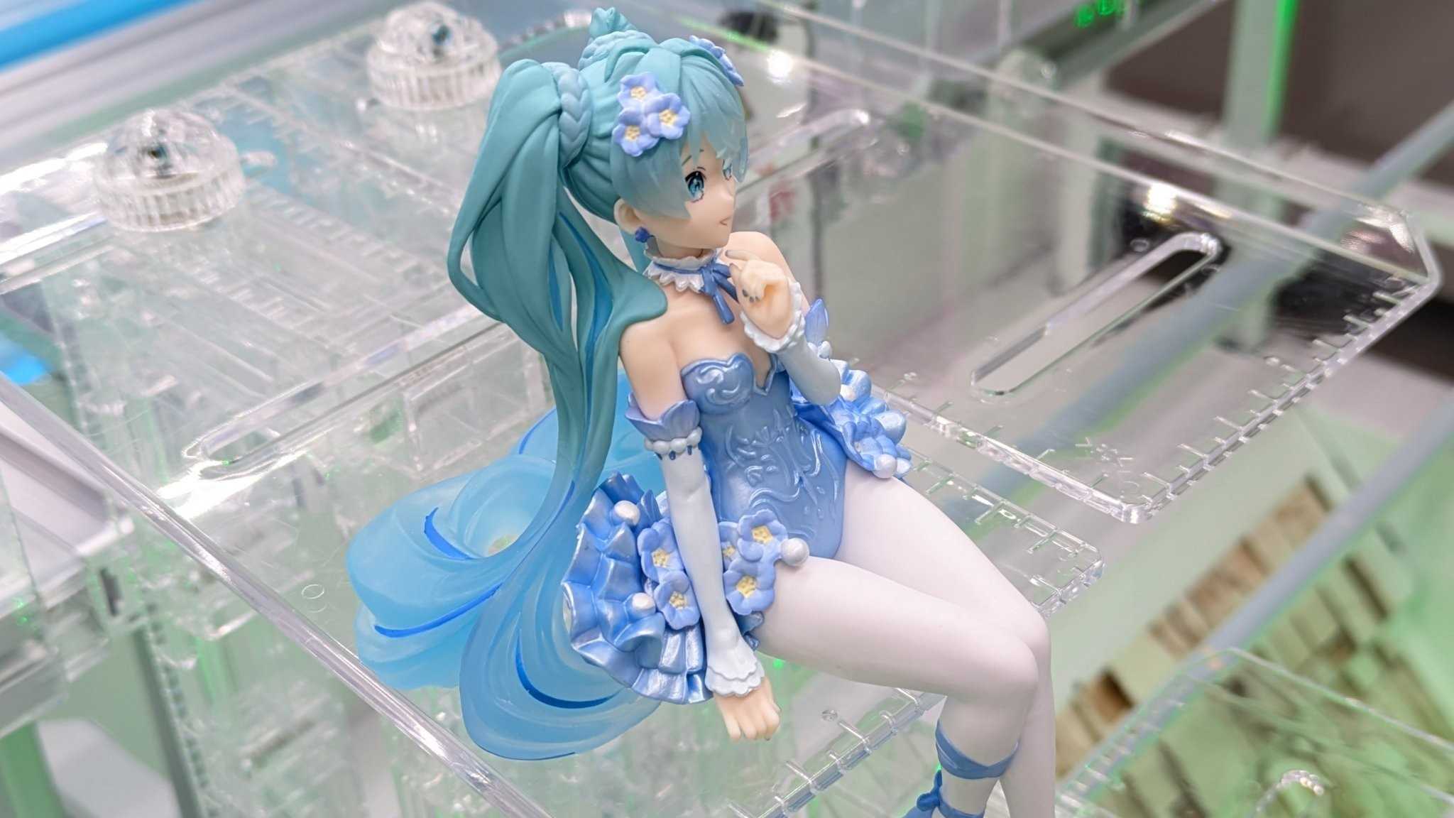 《夏本舖》日版 FuRyu 初音未來 淡藍粉蝶花仙子 泡麵蓋公仔 虛擬 偶像 歌姬 坐姿 雙馬尾 美少女 MIKU 景品