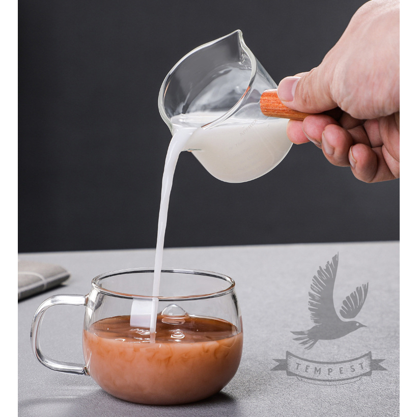 【耐230°C】木把雙嘴奶盅杯 120ML咖啡奶盅杯 咖啡量杯奶盅 奶盅 木柄小奶杯 奶精杯 玻璃奶盅 espresso