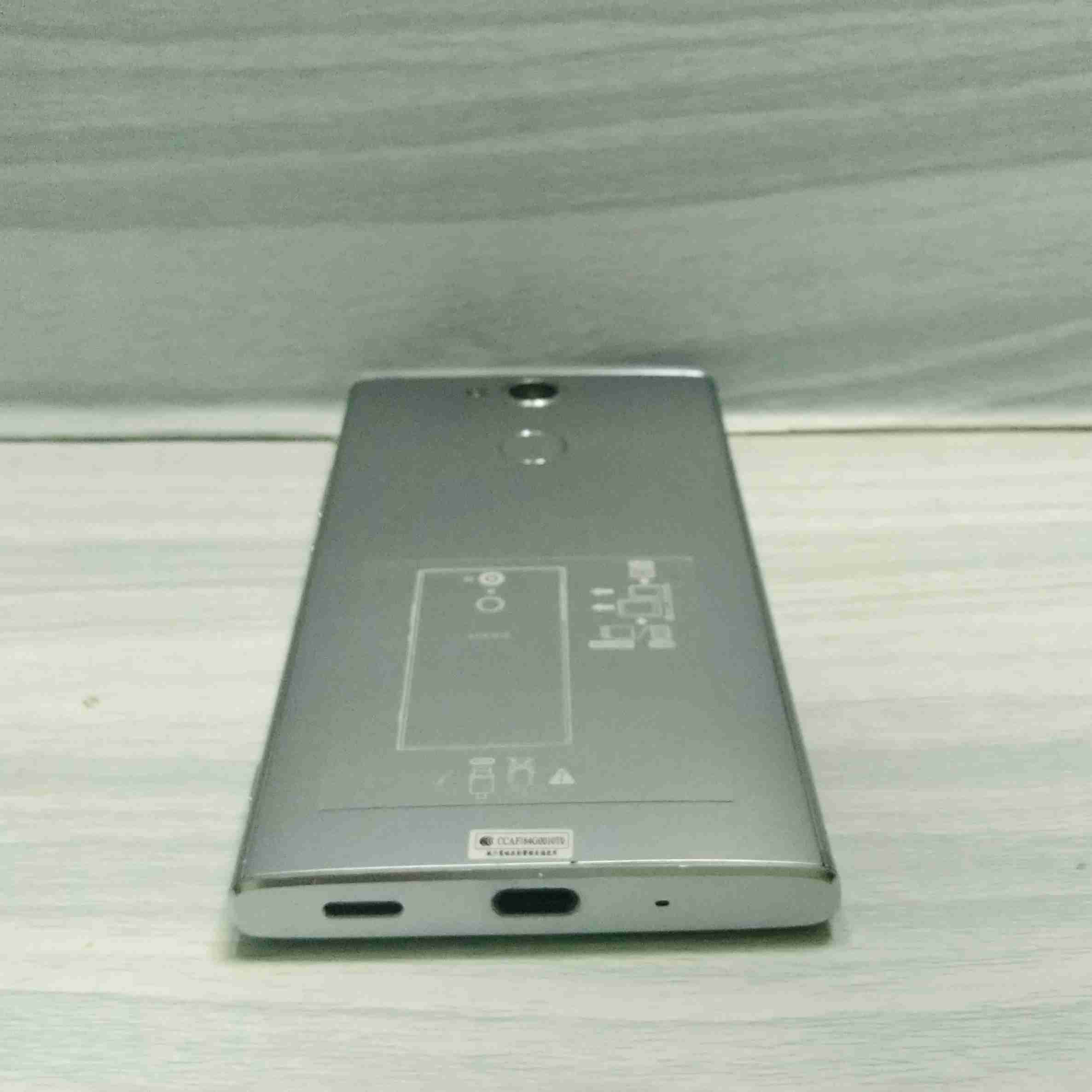 (現貨)Sony Xperia XA2 5.2吋 3G/32G 銀色 指紋辨識 雙卡雙待(二手機)(備用機)