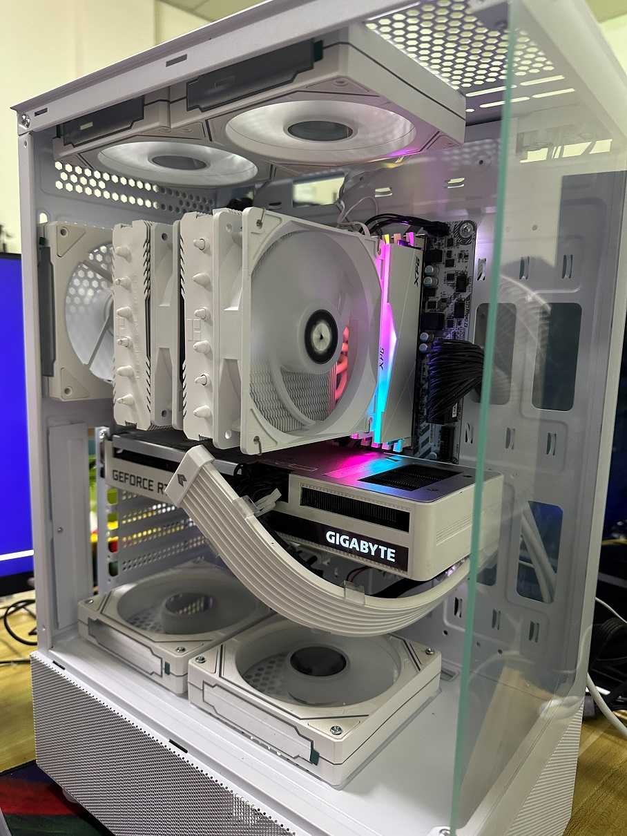 i7 m2 ssd1t rtx3060ti 3a通殺 發光小海景機殼 白主機