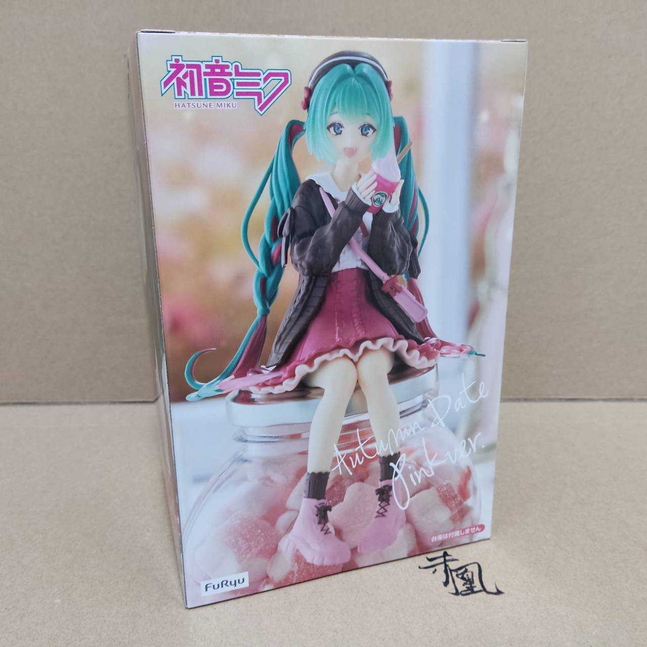 【現貨】FURYU 初音 未來 秋季粉色 泡麵蓋 景品 公仔 【岡山 玩具糾糾】
