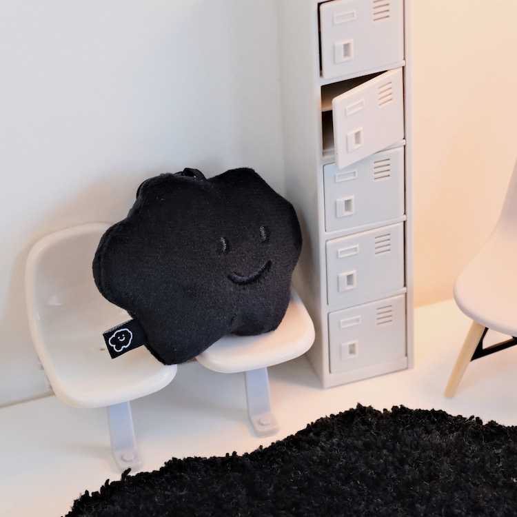 【方坊】迷你娃娃吊飾 EMO喜寶