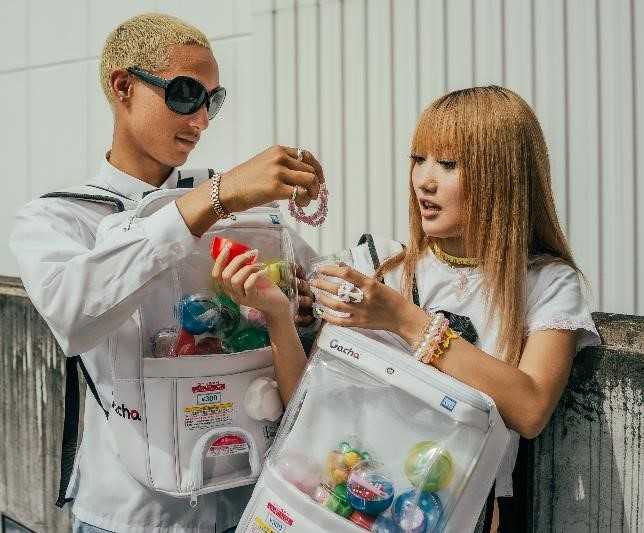 參號倉庫 現貨 TAKARATOMY Showy Gacha 轉蛋機背包 第2代 扭蛋機背包 背包 尾牙 抽獎