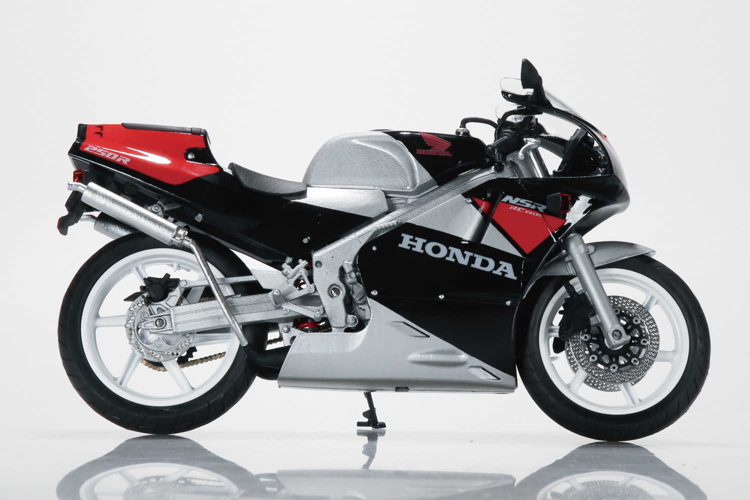 參號倉庫 預購 11-12月 青島 1/12 本田 Honda NSR250R \u002789 黑色×金屬銀 完成品