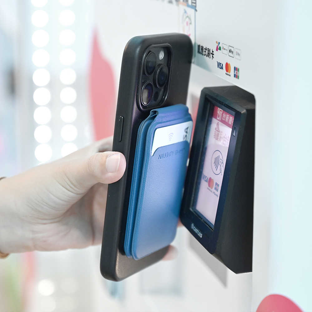 頑皮鬼｜City【磁吸卡包手機支架】全台唯一，不需抽卡，三面卡夾獨立感應