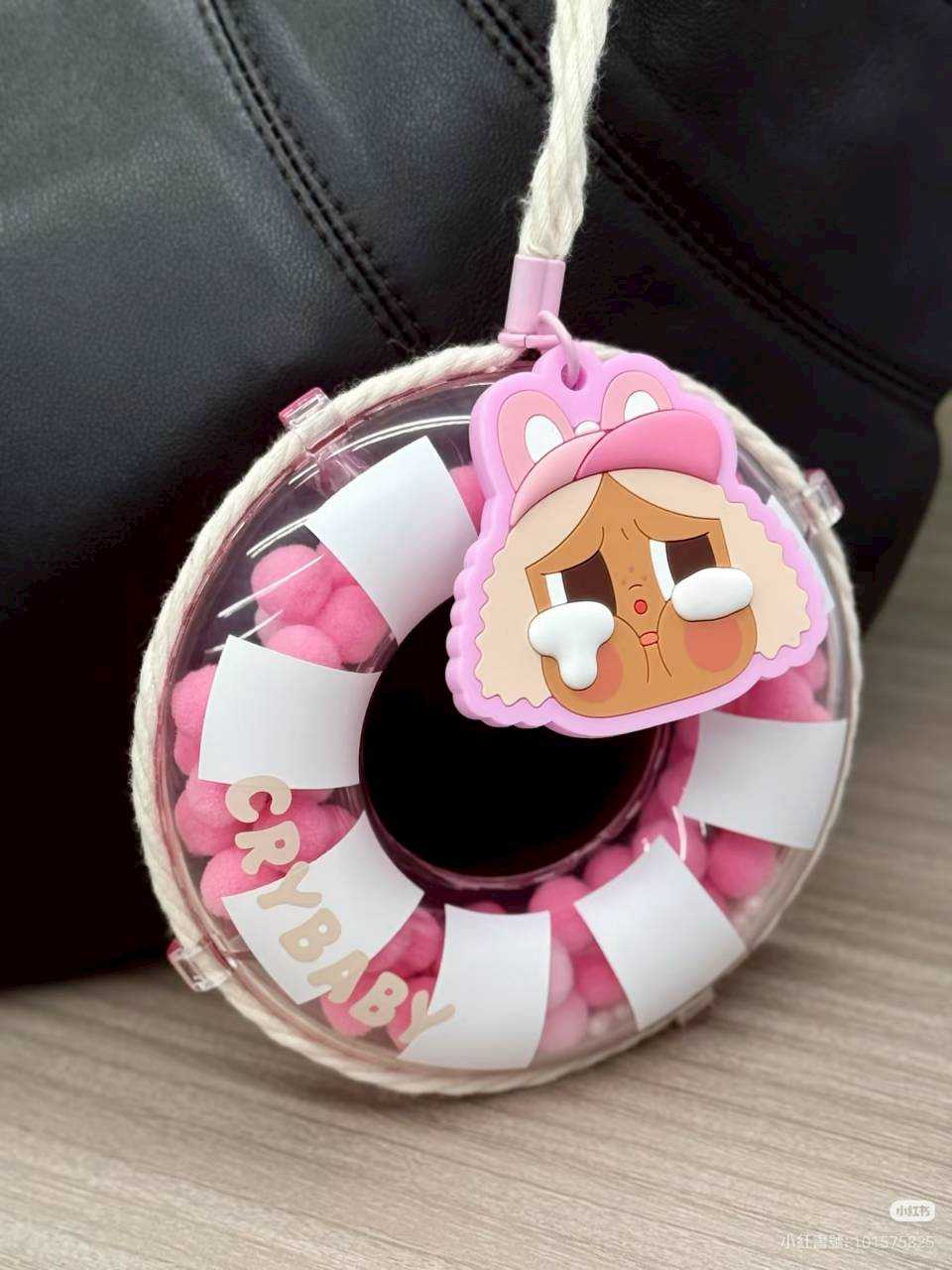 哭娃 Vacation Mode On 游泳圈 掛飾