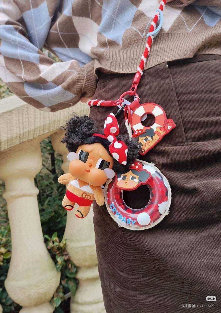 哭娃 Vacation Mode On 游泳圈 掛飾